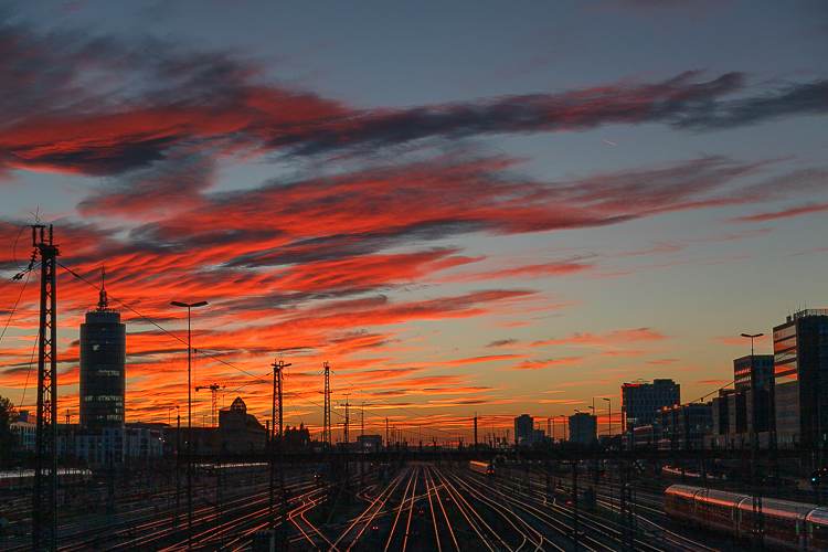 Munchen Hackerbrucke Sonnenuntergang Josie Loves